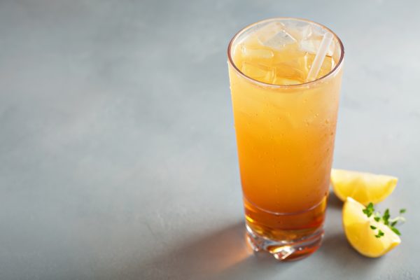 Arnold palmer cocktail with sweet tea and lemonade